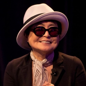 Imagem de Os 90 anos de Yoko Ono no “Gira Discos”