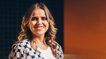 Teresinha Landeiro canta Celeste Rodrigues na Antena 1