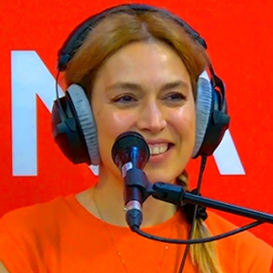 Imagem de Ana Bacalhau canta novo tema ao vivo