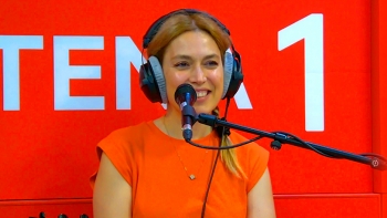 Ana Bacalhau canta novo tema ao vivo