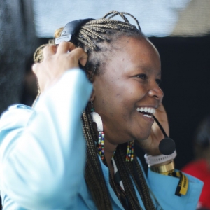 Imagem de Selma Uamusse em entrevista no FMM Sines