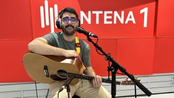 João Couto interpreta novo single na Antena 1