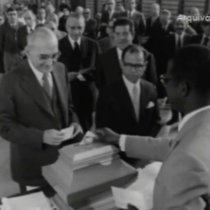 Imagem de “De Cravo ao Peito”: as últimas eleições do Estado Novo