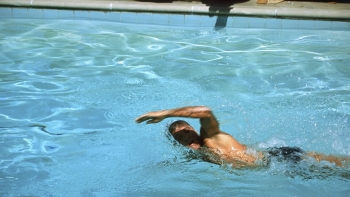 “Sob a Superfície: A Piscina no Cinema”