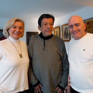 Imagem de O ator Carlos Paulo conversa com José Raposo e Noémia Gonçalves