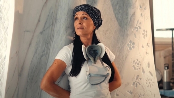 Imagem de “Mesa para Dois” com Cristina Maria, fadista e artista plástica