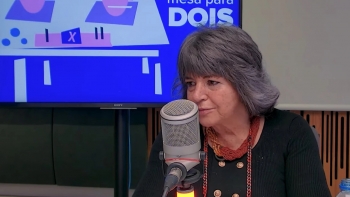 Imagem de Morreu Clara Pinto Correia. Recorde a sua entrevista no “Mesa para Dois”