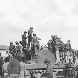 Imagem de “De Cravo ao Peito”: o Golpe de 11 de março de 1975