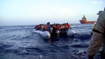 Imagem de “Amor, com esperança”: Mediterrâneo