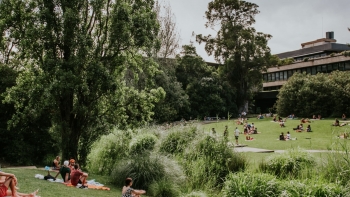 Imagem de Com Teresa Dias Mendes, vamos ao Jardim Gulbenkian