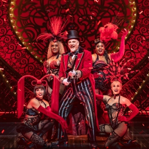 Imagem de Um “cabaret” parisiense em visão pop