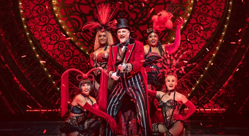 Imagem de Um “cabaret” parisiense em visão pop