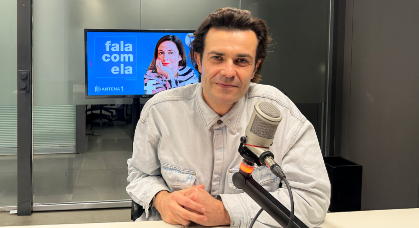 Imagem de Albano Jerónimo à conversa com Inês Maria Meneses