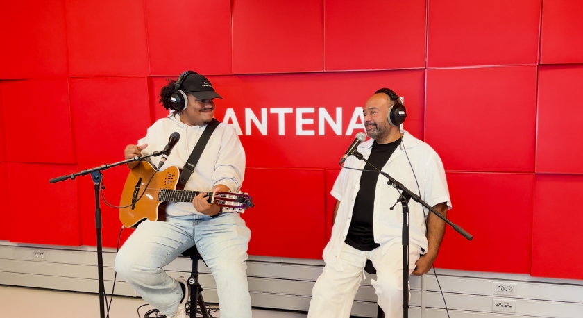 Imagem de Paulo Flores ao vivo na Antena 1