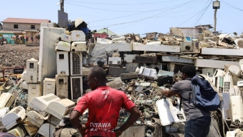Imagem de Reportagem no maior depósito de lixo eletrónico do mundo, em África