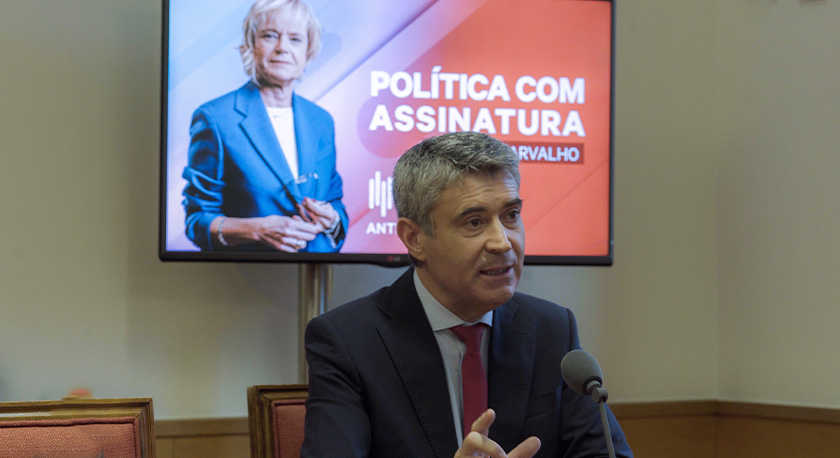 Imagem de “O primeiro-ministro caiu nos braços do Chega”