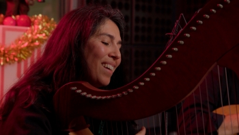 Imagem de Sara Vidal toca “Linda Noite” ao vivo na Antena 1