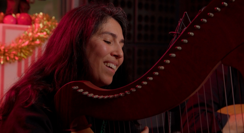 Imagem de Sara Vidal toca “Linda Noite” ao vivo na Antena 1