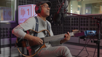 Imagem de Tito Paris toca “Pescador” ao vivo na Antena 1