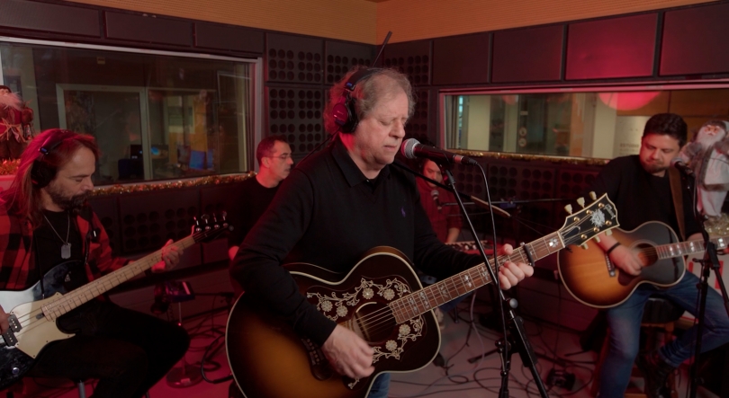 Imagem de UHF tocam “Podia Ser Natal” ao vivo na Antena 1