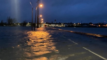Imagem de Entre a chuva, o vento e o silêncio: a Antena 1 no terreno