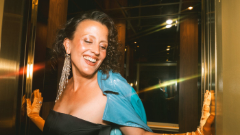Imagem de Entrevista: Margarida Campelo redefine a ideia de “música de elevador”