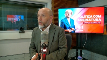 Imagem de “PSD, CH e PS estão a criar uma crise constitucional em câmara lenta”