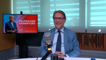 Imagem de Ministro da Administração Interna no “Política com Assinatura”