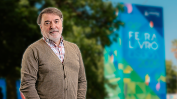 Imagem de “Uma Noite em Forma de Assim” a partir da Feira do Livro de Lisboa