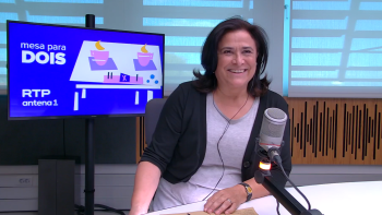 Imagem de Maria Flor Pedroso no “Mesa Para Dois” à conversa com a Noémia Gonçalves