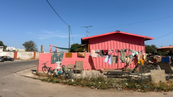Imagem de “Para lá dos carris”, uma reportagem de jornalista Tatiana Felício