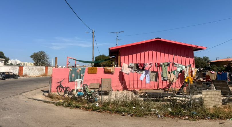 Imagem de “Para lá dos carris”, uma reportagem de jornalista Tatiana Felício