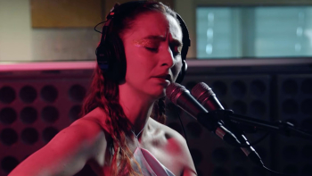Imagem de emmy Curl: “Lembra-me Um Sonho Lindo” (Ao Vivo)